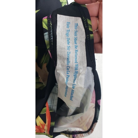 La Blanca‎ Swimwear One Piece Black Floral Twist UPF 50+ Beach Resort Vacation - Picture 5 of 5